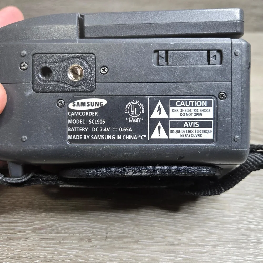 Samsung SCL906 NTSC Video Camera Camcorder (No battery or charger) As Is